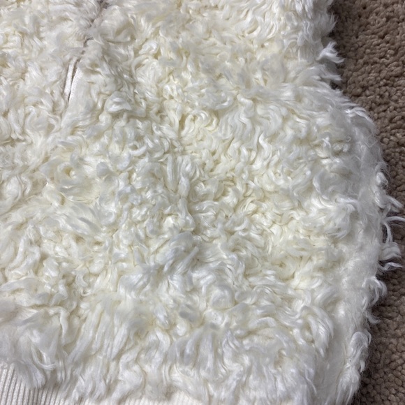 Gymboree Girl’s Fuzzy Vest w/ Hoodie - Picture 3 of 5